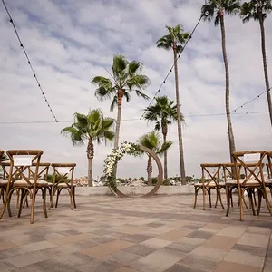 CHAPITEAU MONTREAL RUSTIC CHAIR RENTALS