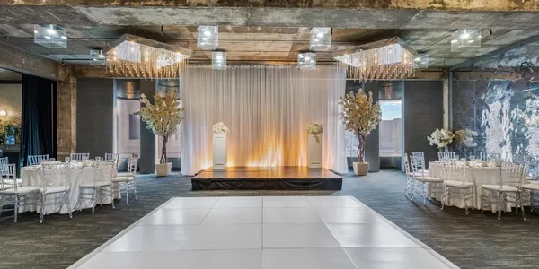 PMG Plaza Antique 04 resize 42bf47b0f9fbd735616adfa1279cce1a