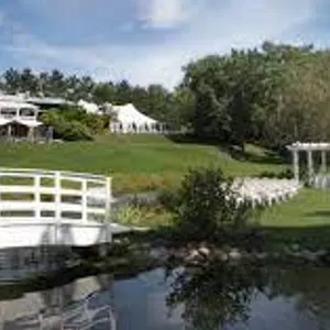 La Distinction, une salle de réception spécialisée dans les mariages, offre un cadre enchanteur en plein air. L
